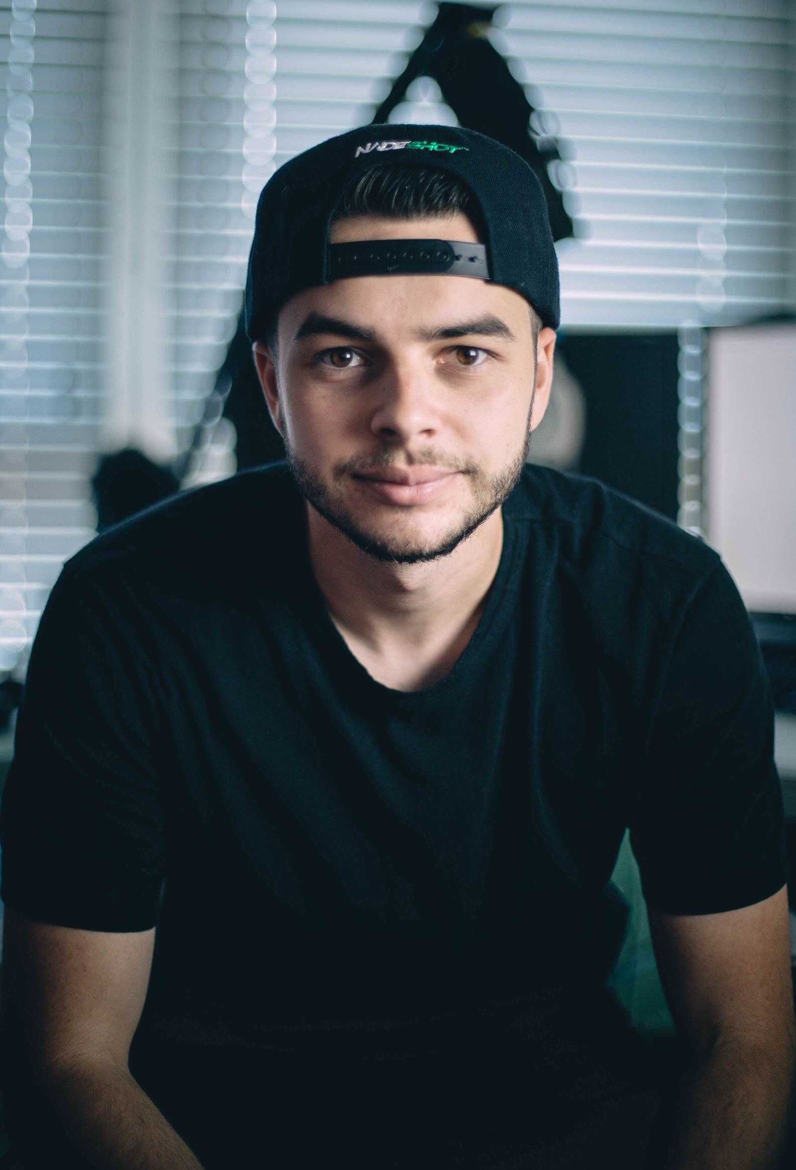 Il 32-anni 179 cm alto Nadeshot nel 2024