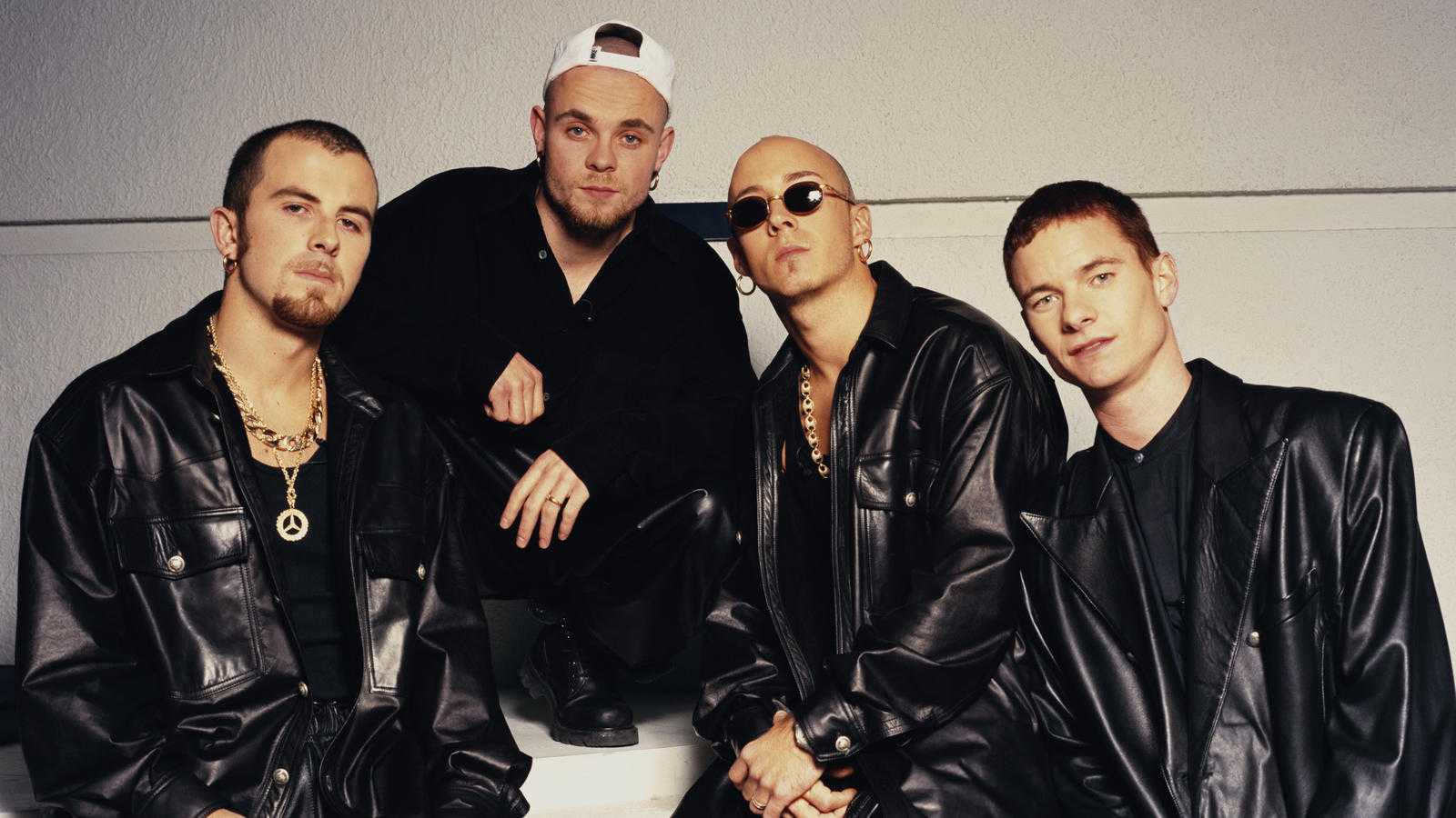 Зовут 17. Брайан Харви East 17. Солист Ист 17. Группа 17 East 90. Джон Кэнди East 17.