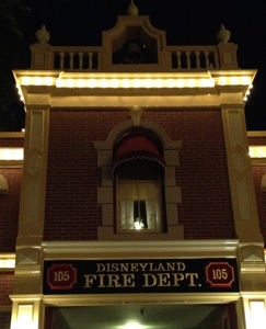 Sara-Hamil_Disneyland_Walts-Lamp